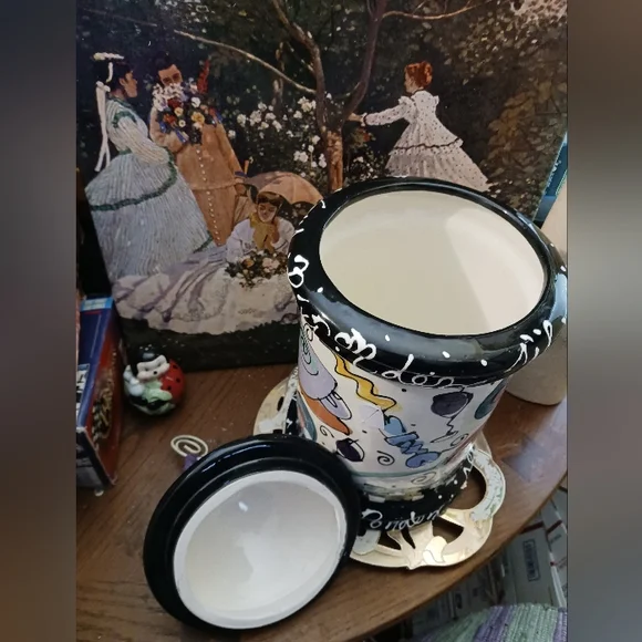 🍪Joanne Delomba Whimsical ceramic Cookie Canister,Nice Gift!🥨🍒🛍